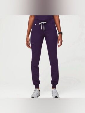 FIGS Zamora Jogger Scrub Pants in Purple Jam size medium